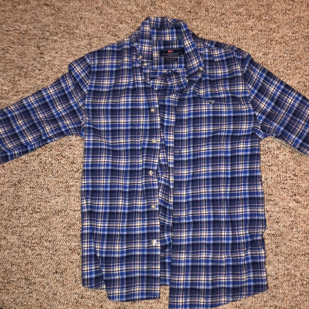 Vineyard vines button down shirt